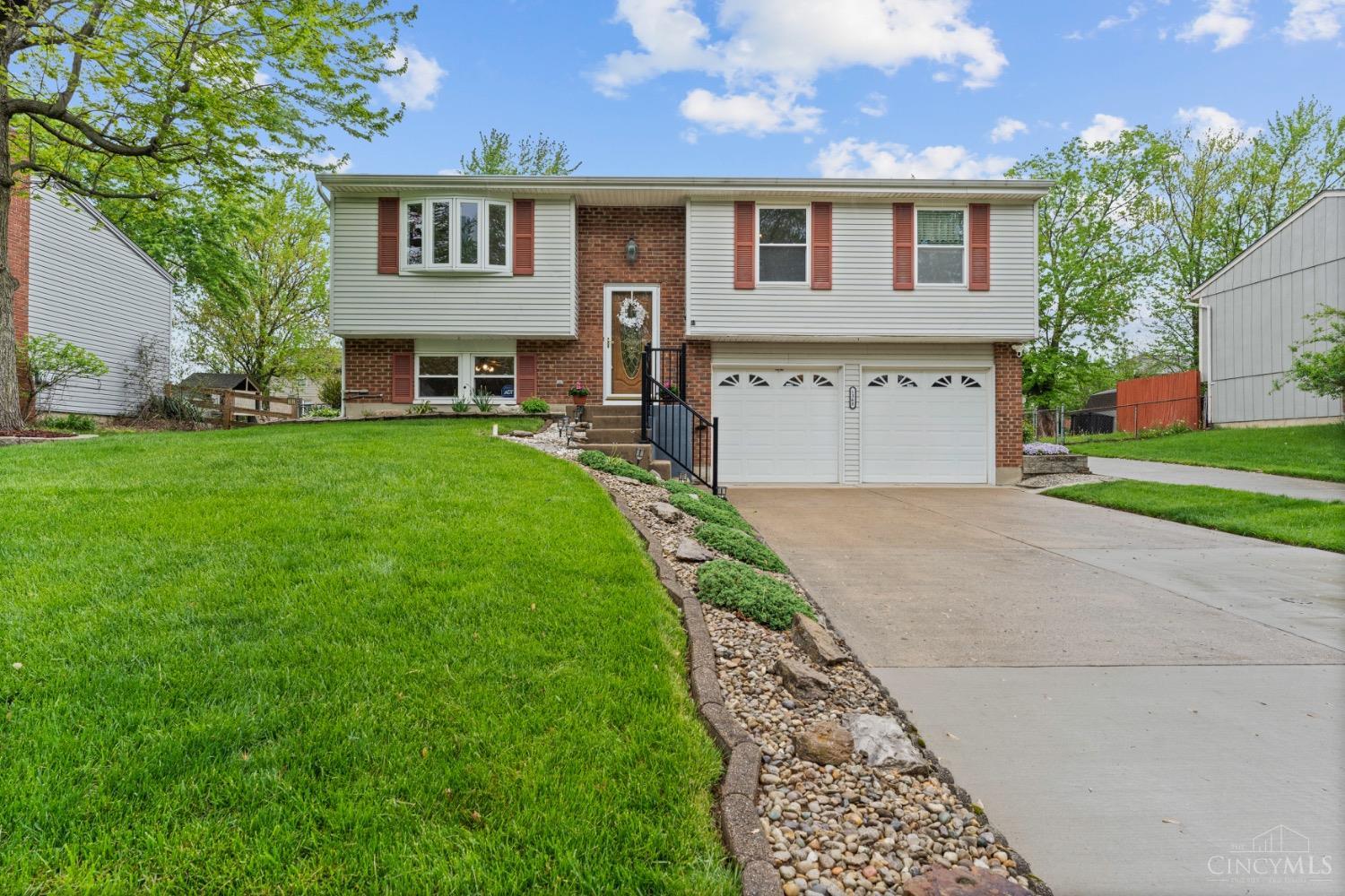 1368 Firethorne Drive, Mason, Ohio image 2
