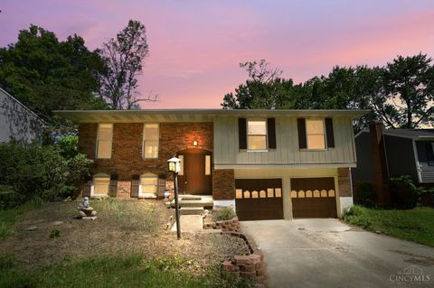 Photo of 6570 Knottypine Drive, Cincinnati, OH 45230 (MLS # 1877598)
