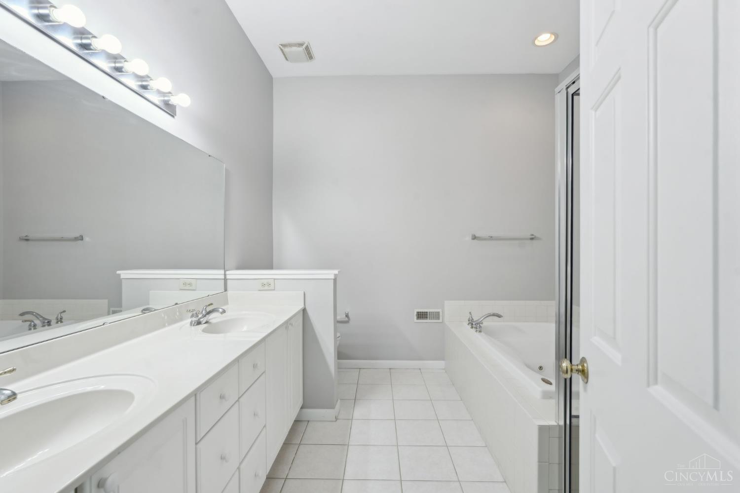 7482 Great Waters Lane, West Chester, Ohio image 39