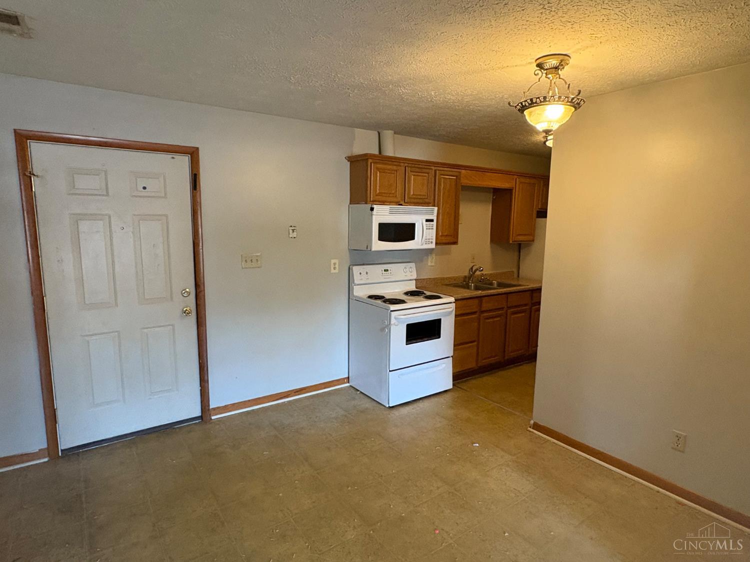 Cheviot, Ohio 45211, United States, 2 Bedrooms Bedrooms, ,2 BathroomsBathrooms,Residential,Active,194901