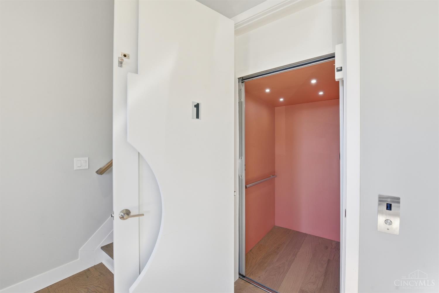 2636 Riverside Drive