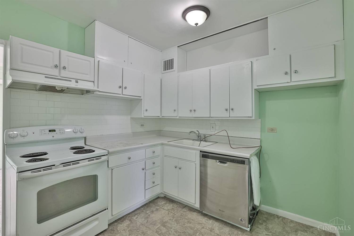 Photo 13 of 27 of 2401 Ingleside Avenue 3D condo