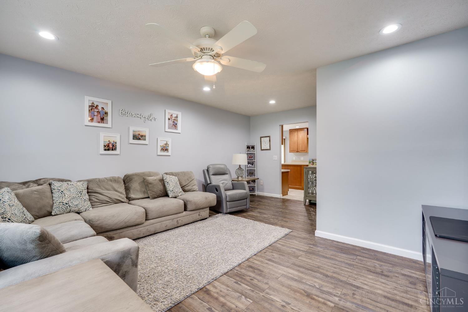 490 Queensgate Road, Springboro, Ohio image 9
