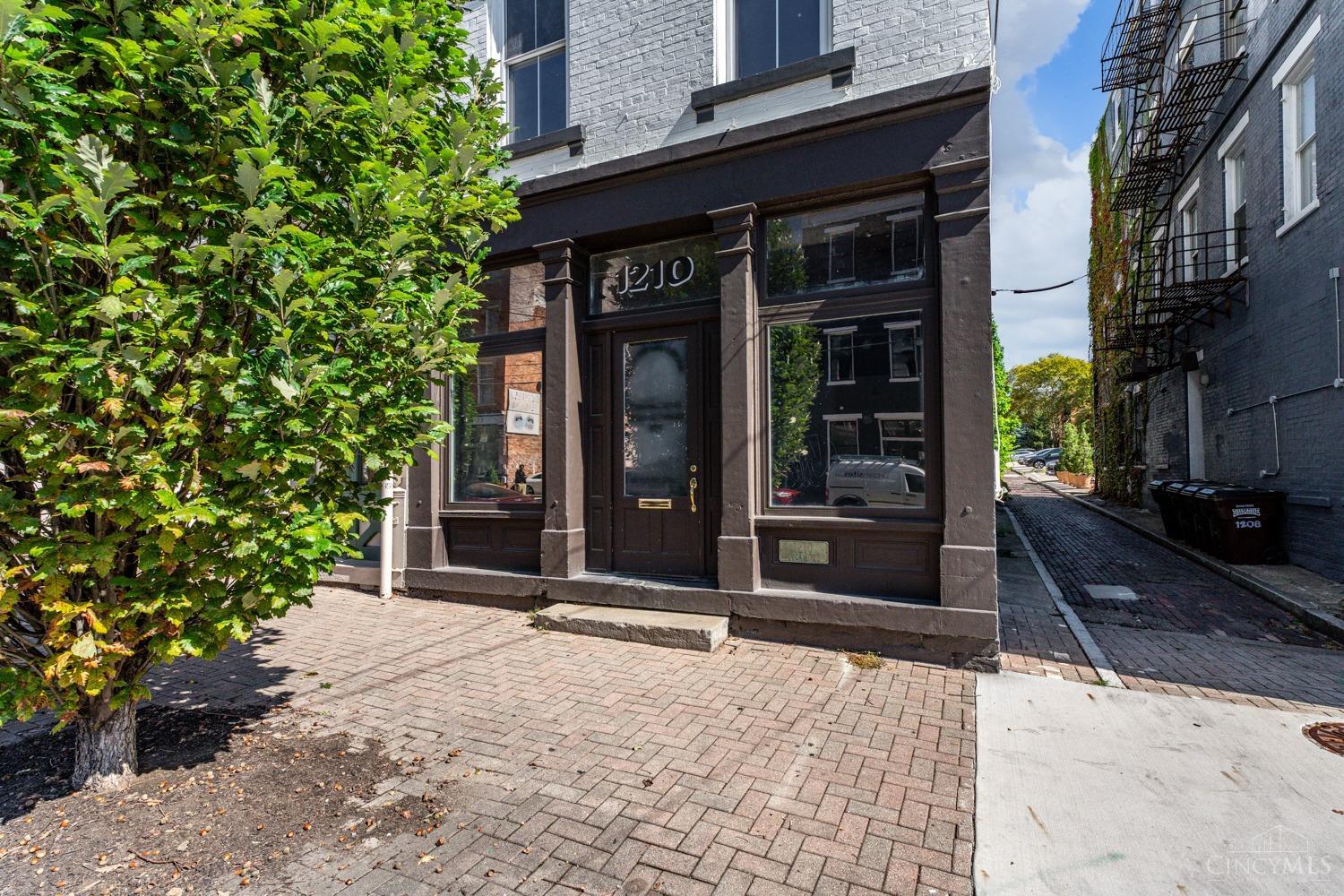 1210 Sycamore Street