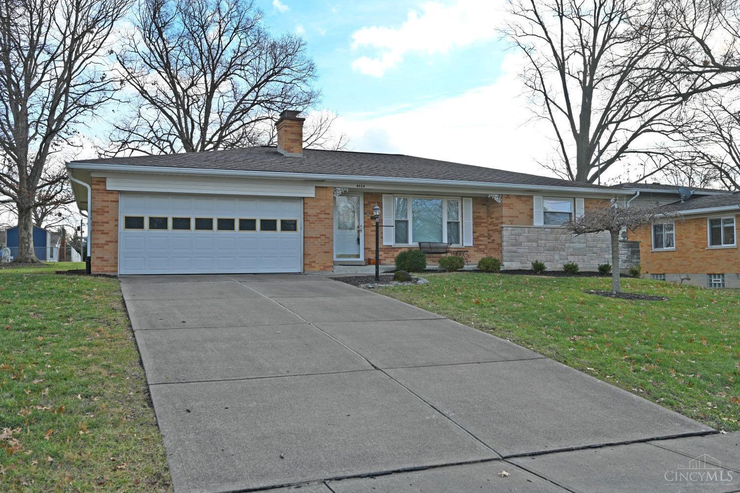 8024 Merrymaker Lane, Sycamore Twp, Ohio image 3