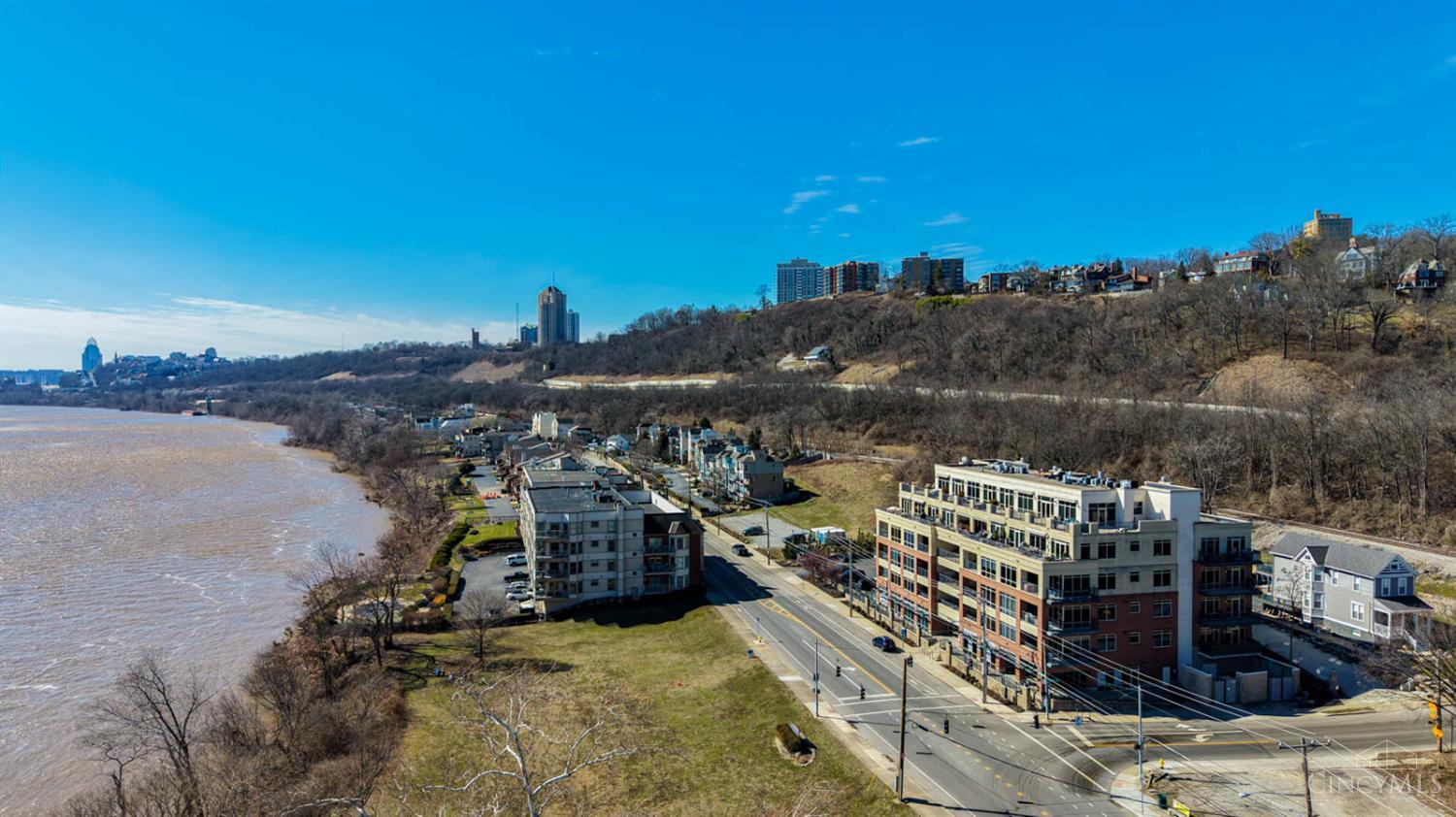 2260 Riverside Drive 402