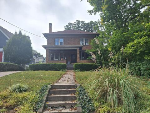 Photo of 3293 Linwood Avenue, Cincinnati, OH 45226 (MLS # 1854262)
