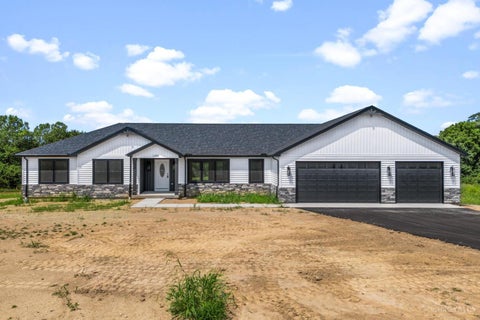 Photo of 1200 Hunters Glen, Adams Township, OH 45177 (MLS # 1889708)