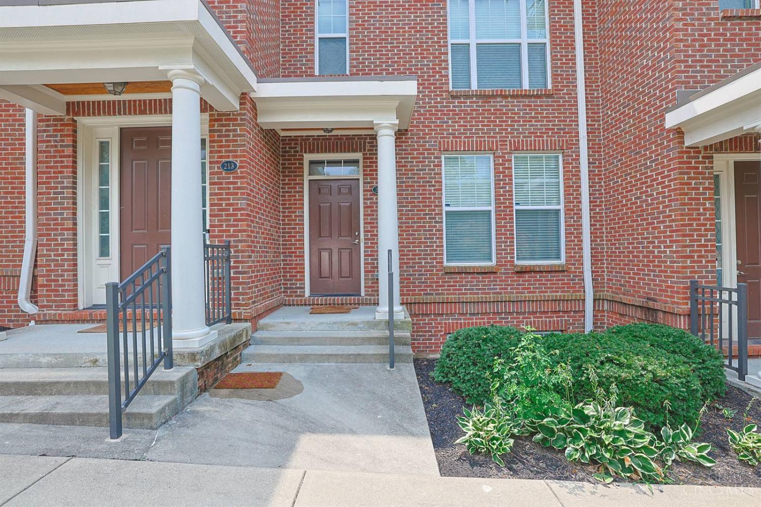 211 E Rochelle Street