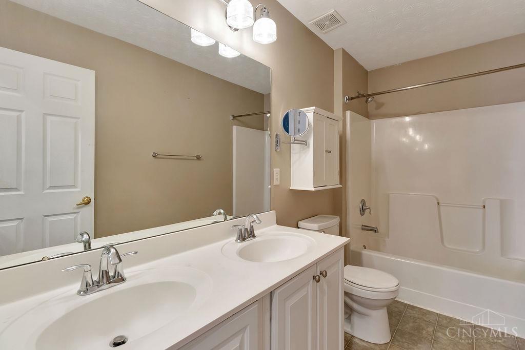 5108 Oakmont Drive, Goshen Twp, Ohio image 46