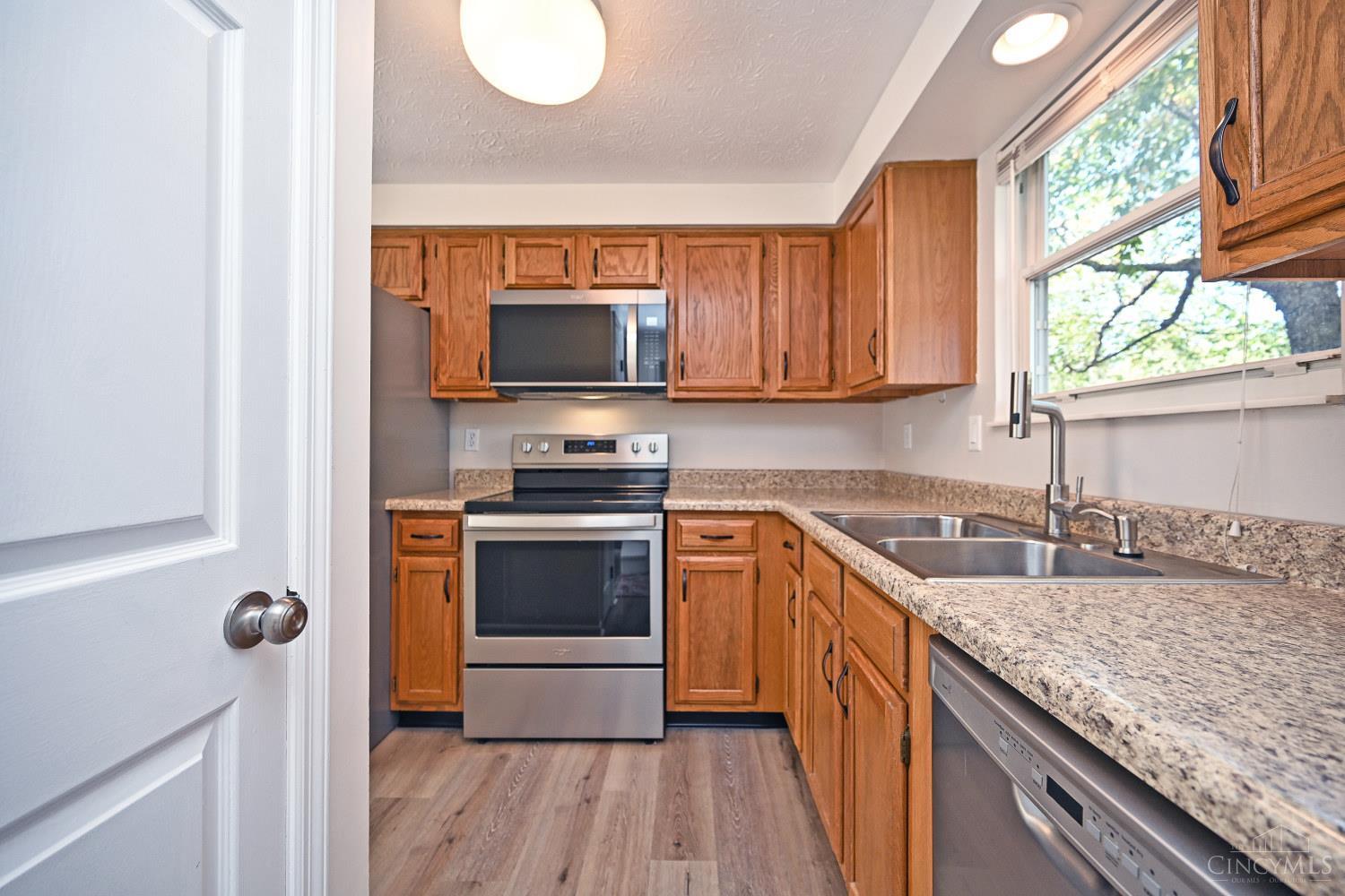 1055 Stratford Court 33
