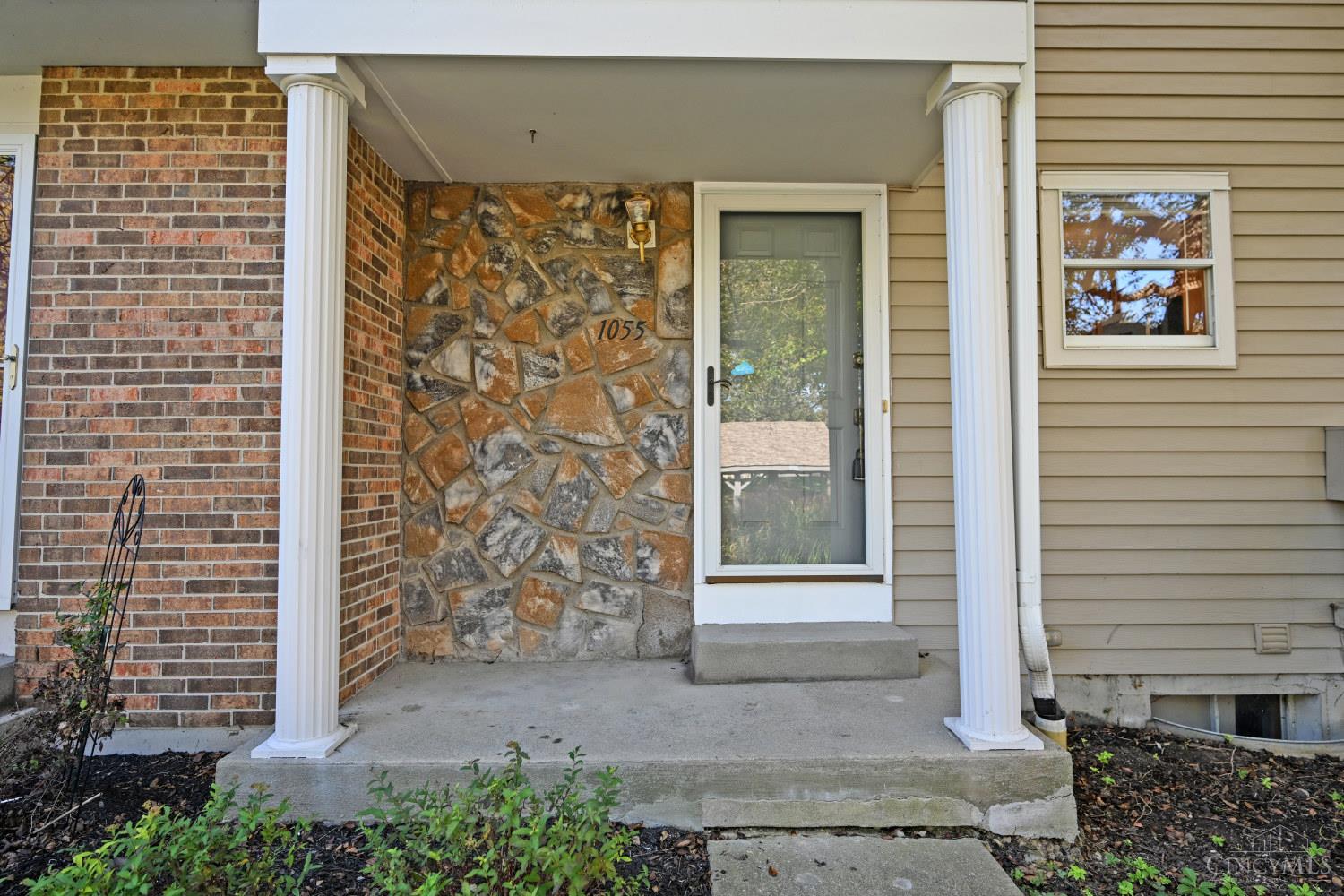 1055 Stratford Court 33