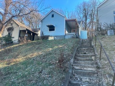 Photo of 4568 Hamilton Avenue, Cincinnati, OH 45223 (MLS # 1855350)