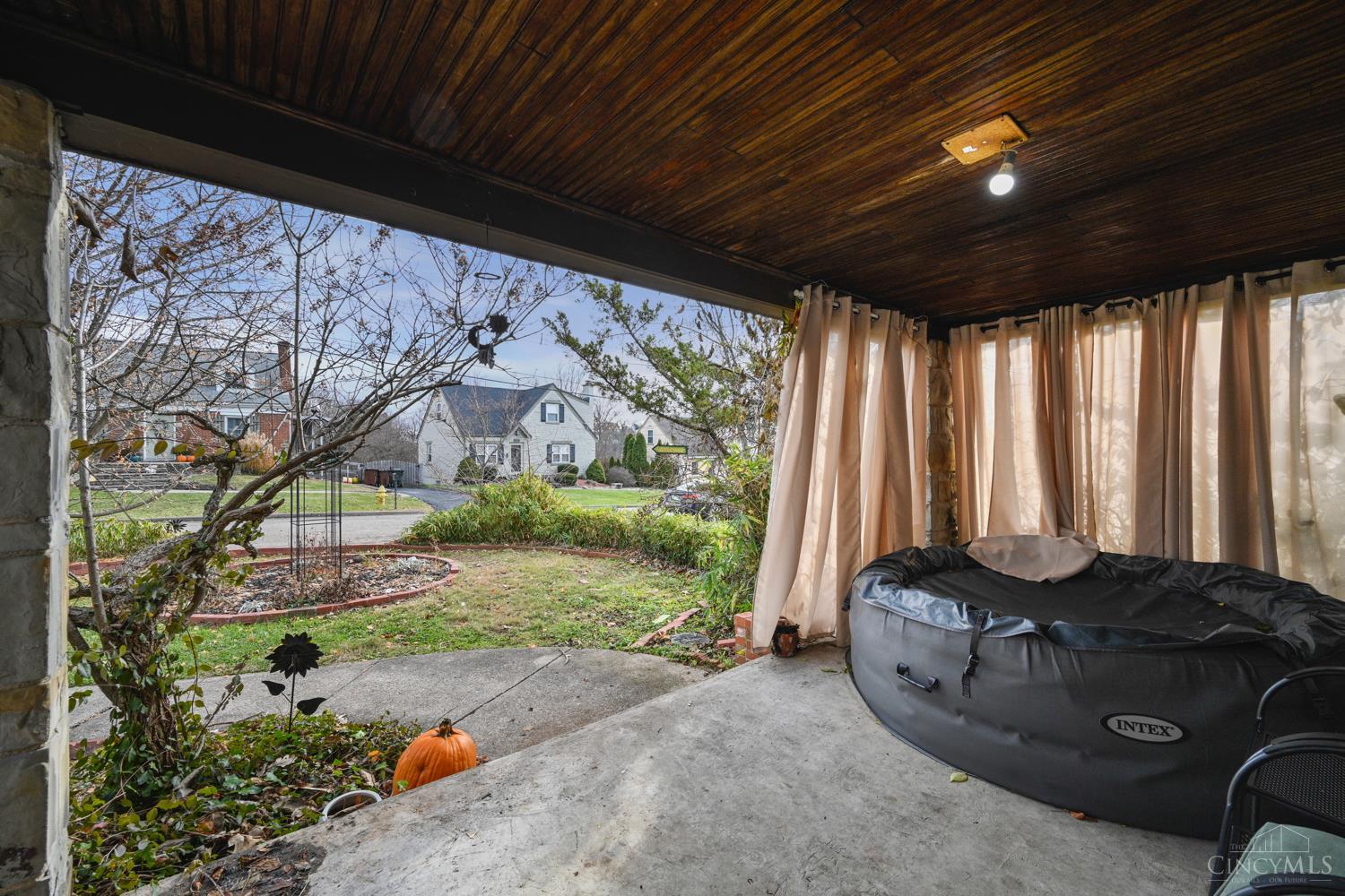 5425 Philloret Drive