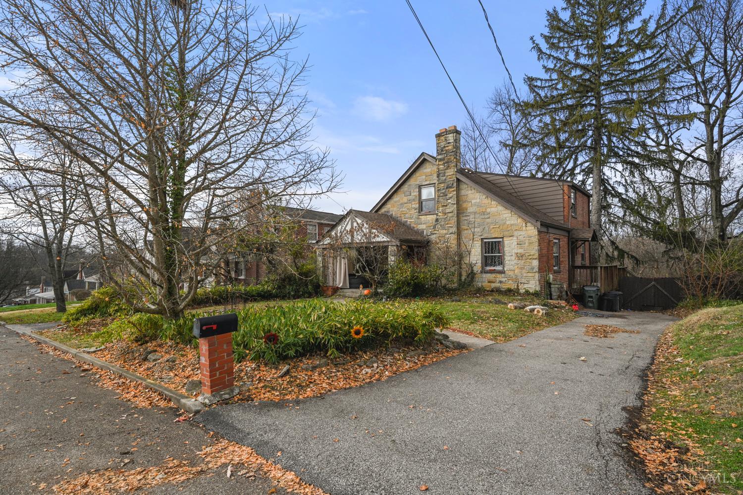 5425 Philloret Drive