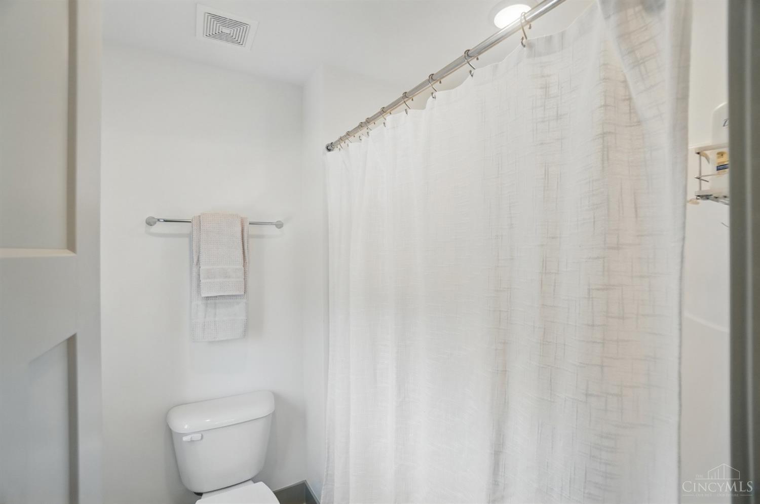 9324 Old Plainfield Road, Blue Ash, Ohio image 39