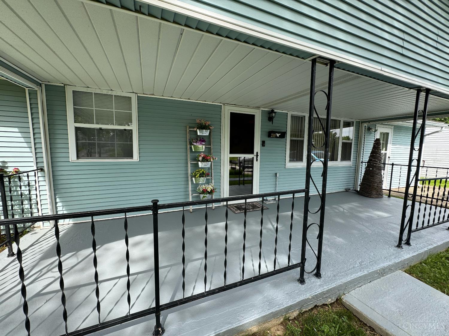 209 N Orchard Circle, Blanchester, Ohio image 4
