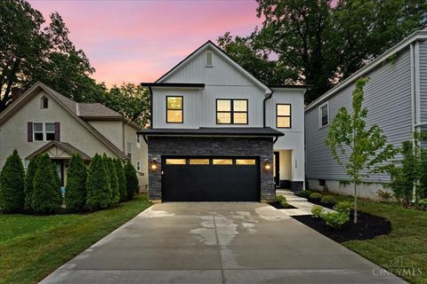 Photo of 3259 Berwyn Place, Cincinnati, OH 45209 (MLS # 1867118)