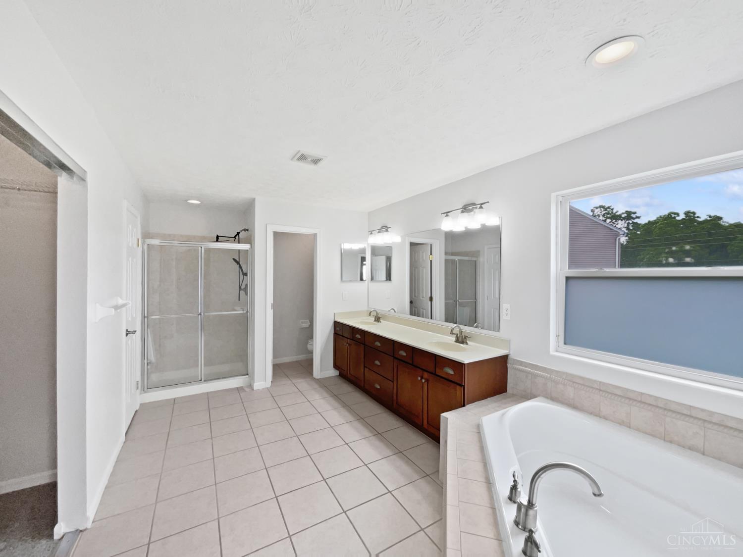 1193 Lake Meadow Court, Lebanon, Ohio image 7