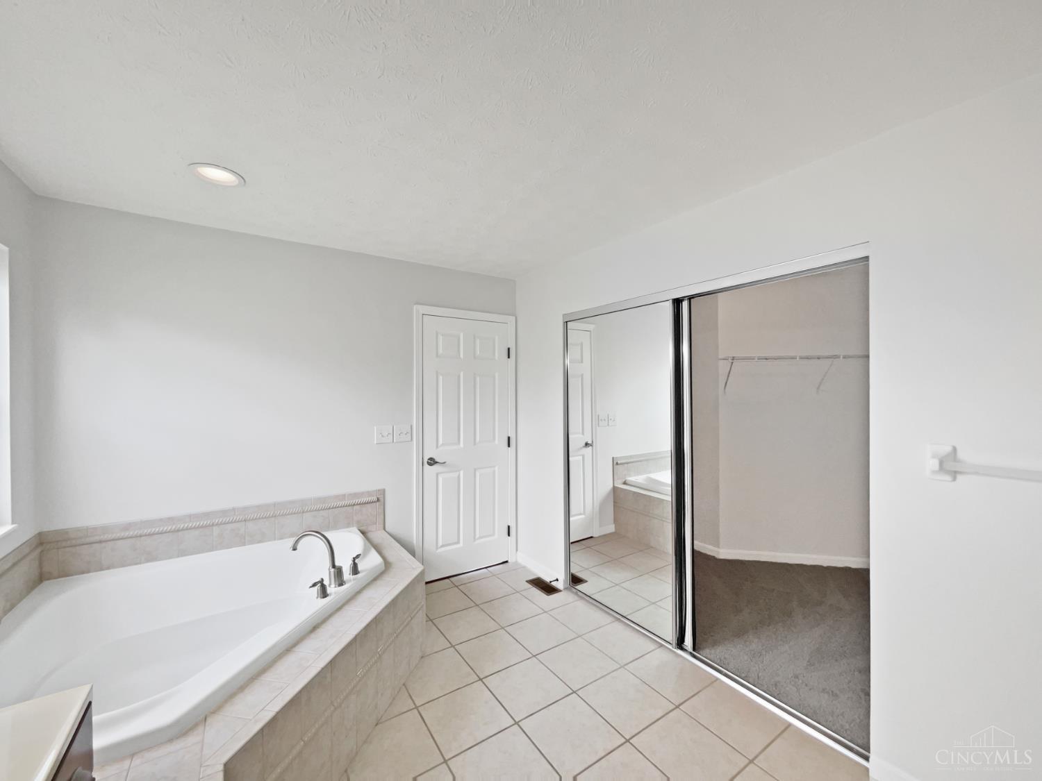 1193 Lake Meadow Court, Lebanon, Ohio image 17