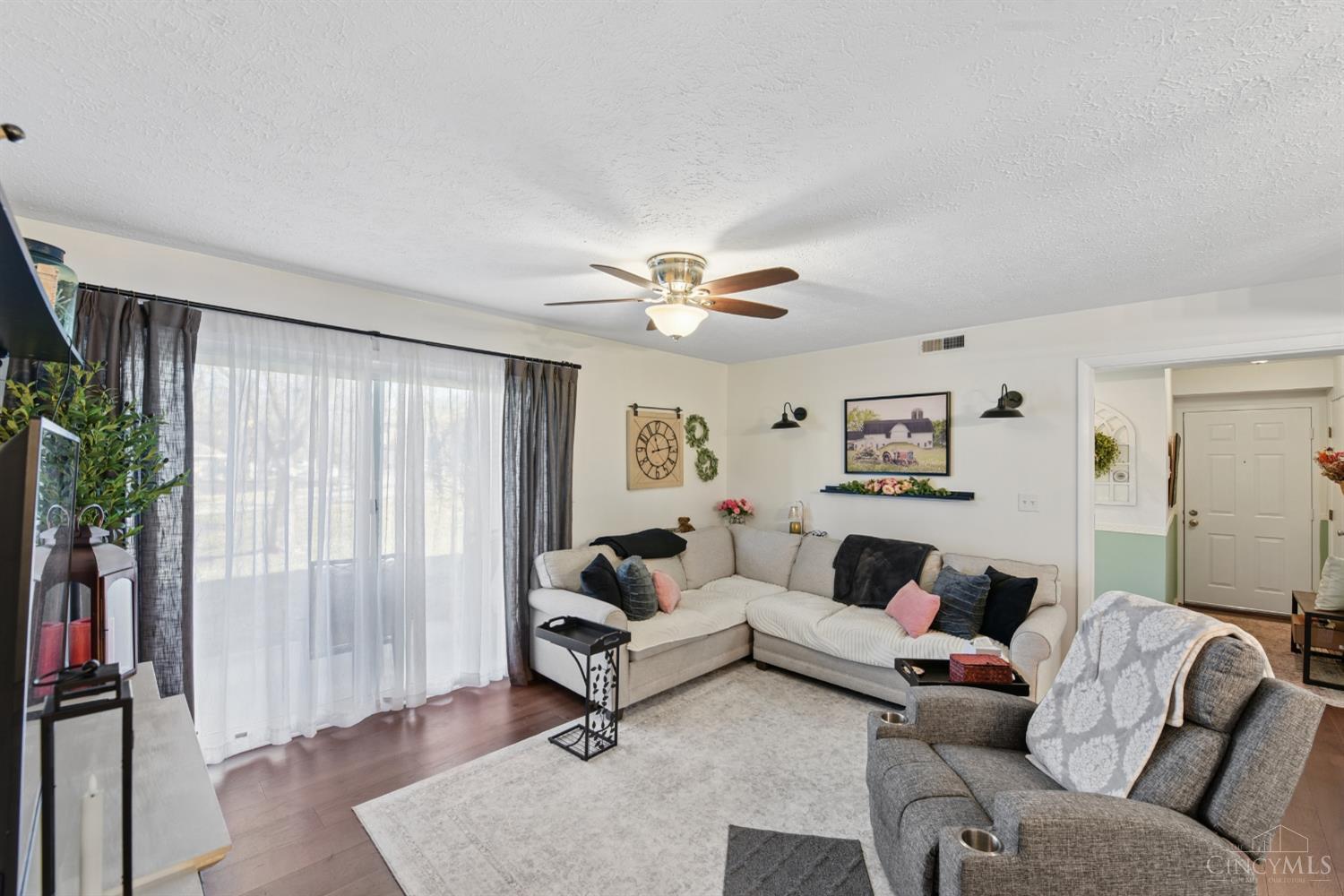 5986 Meadow Creek Drive 2