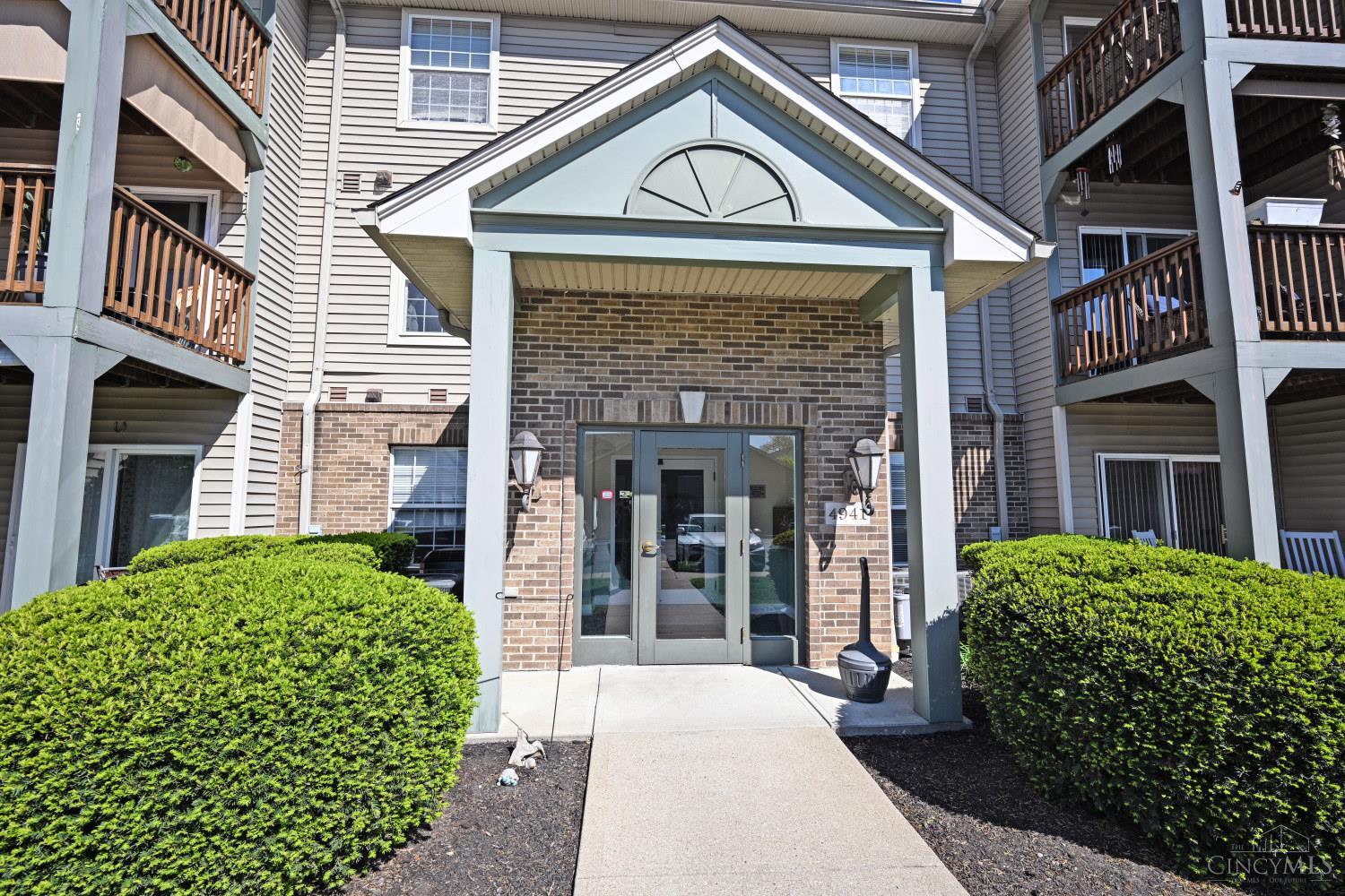 4941 N Arbor Woods Court 105