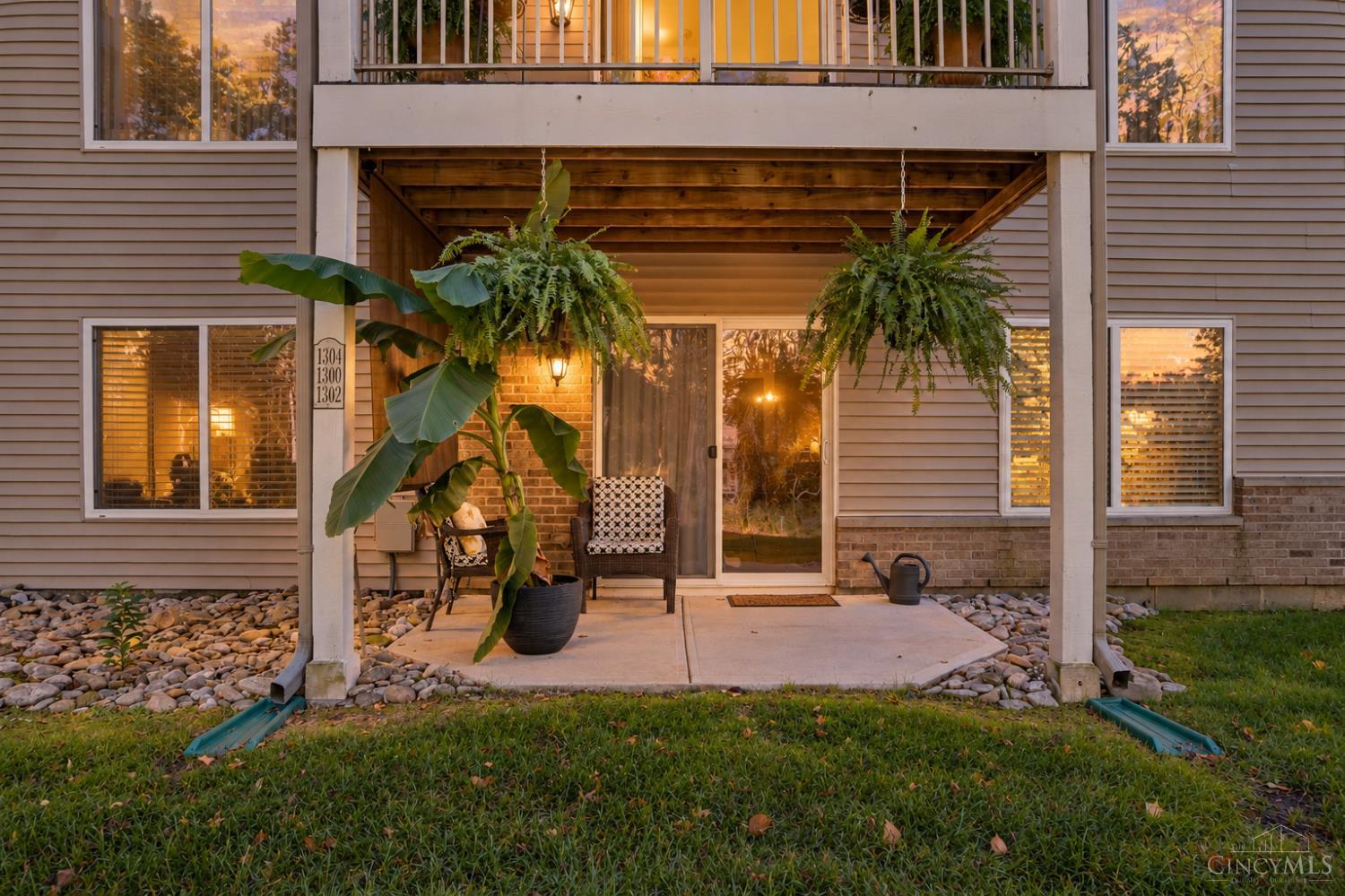 1302 Twin Spires Dr 101