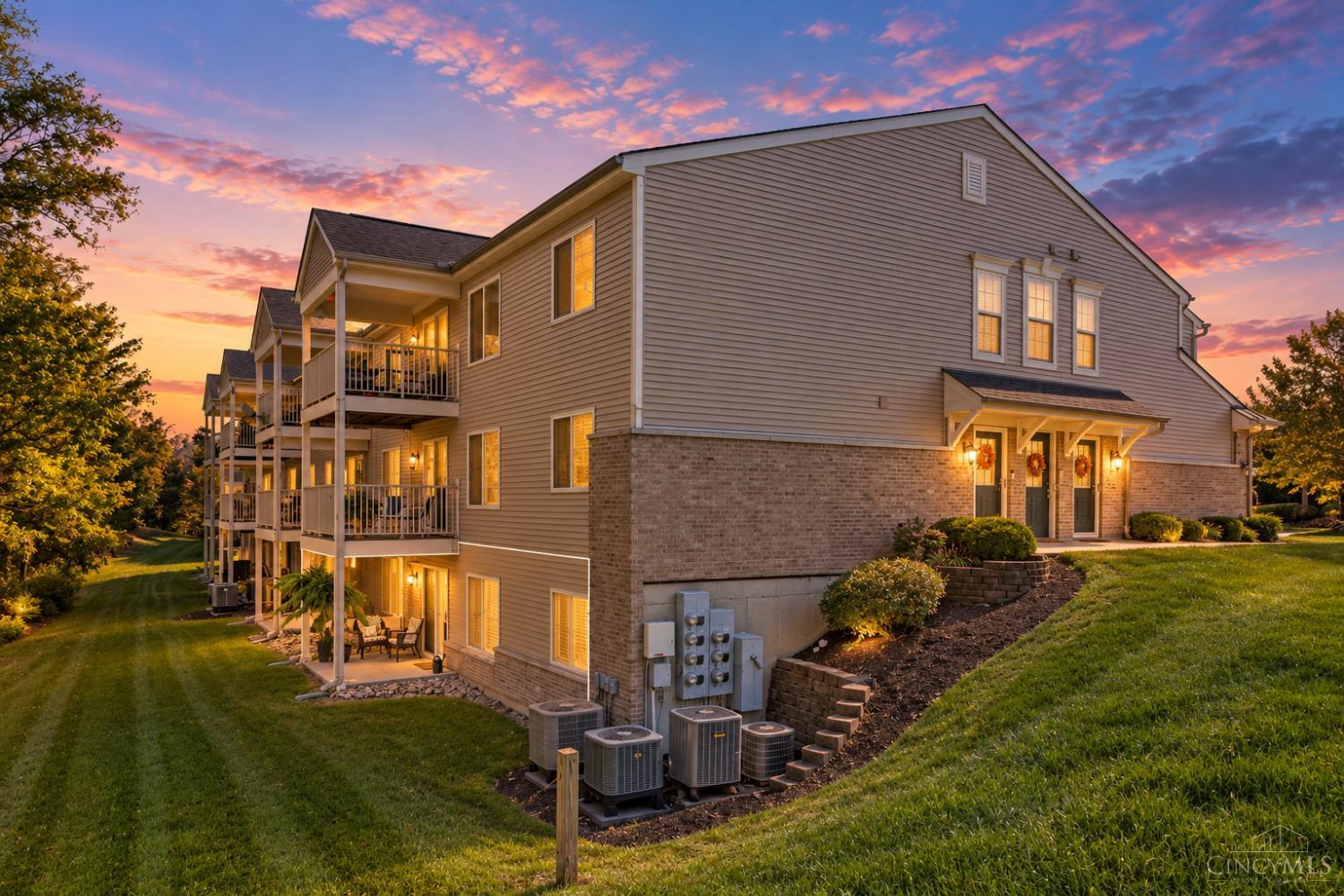 1302 Twin Spires Dr 101