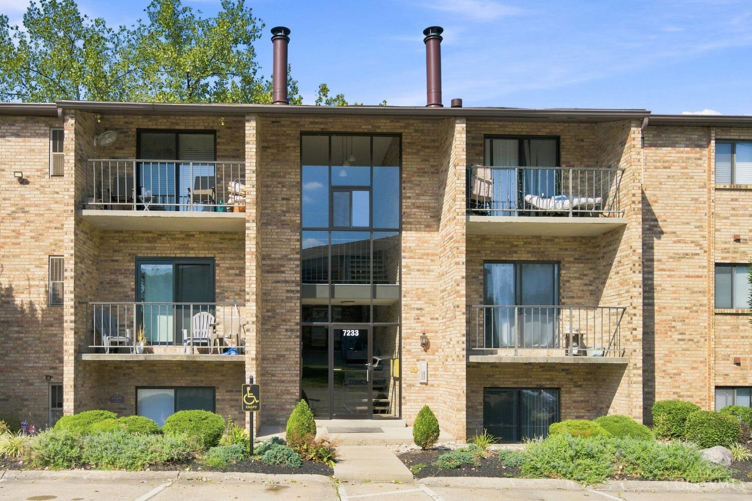 7233 Creekview Drive 7