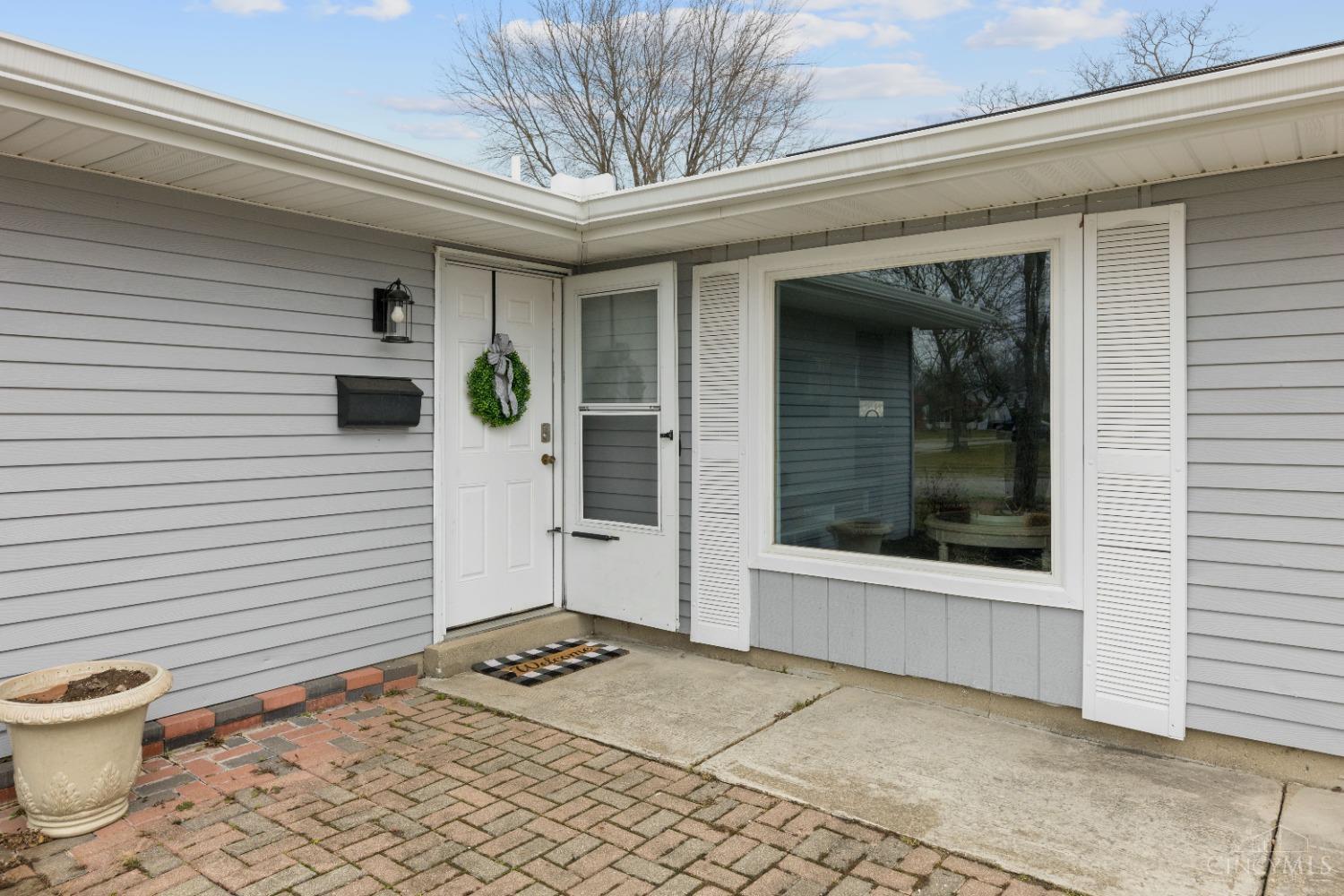 906 Tradewind Drive, Mason, Ohio image 2