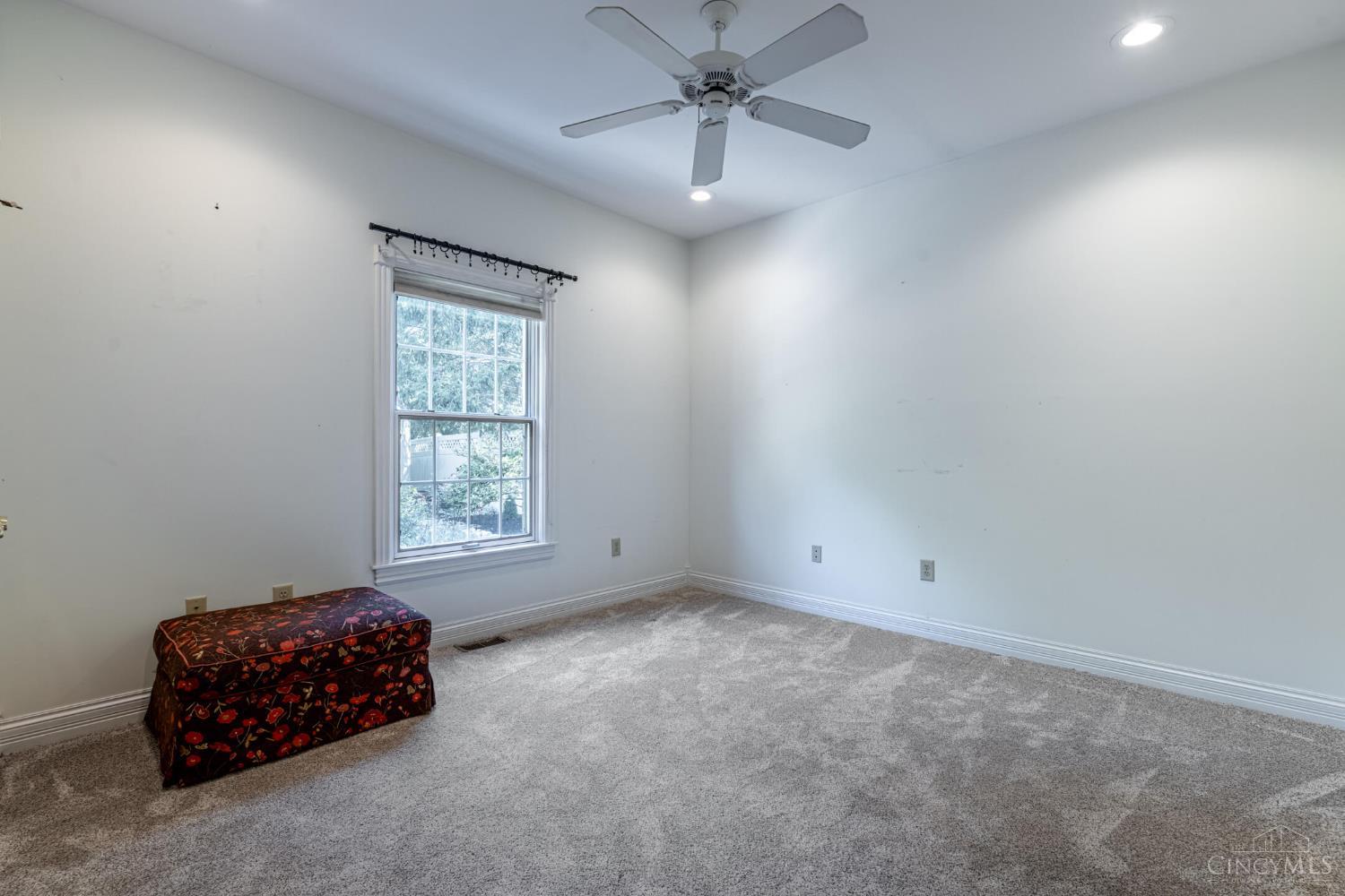 Middletown, Ohio 45042, United States, 4 Bedrooms Bedrooms, ,4 BathroomsBathrooms,Residential,Pending,202950