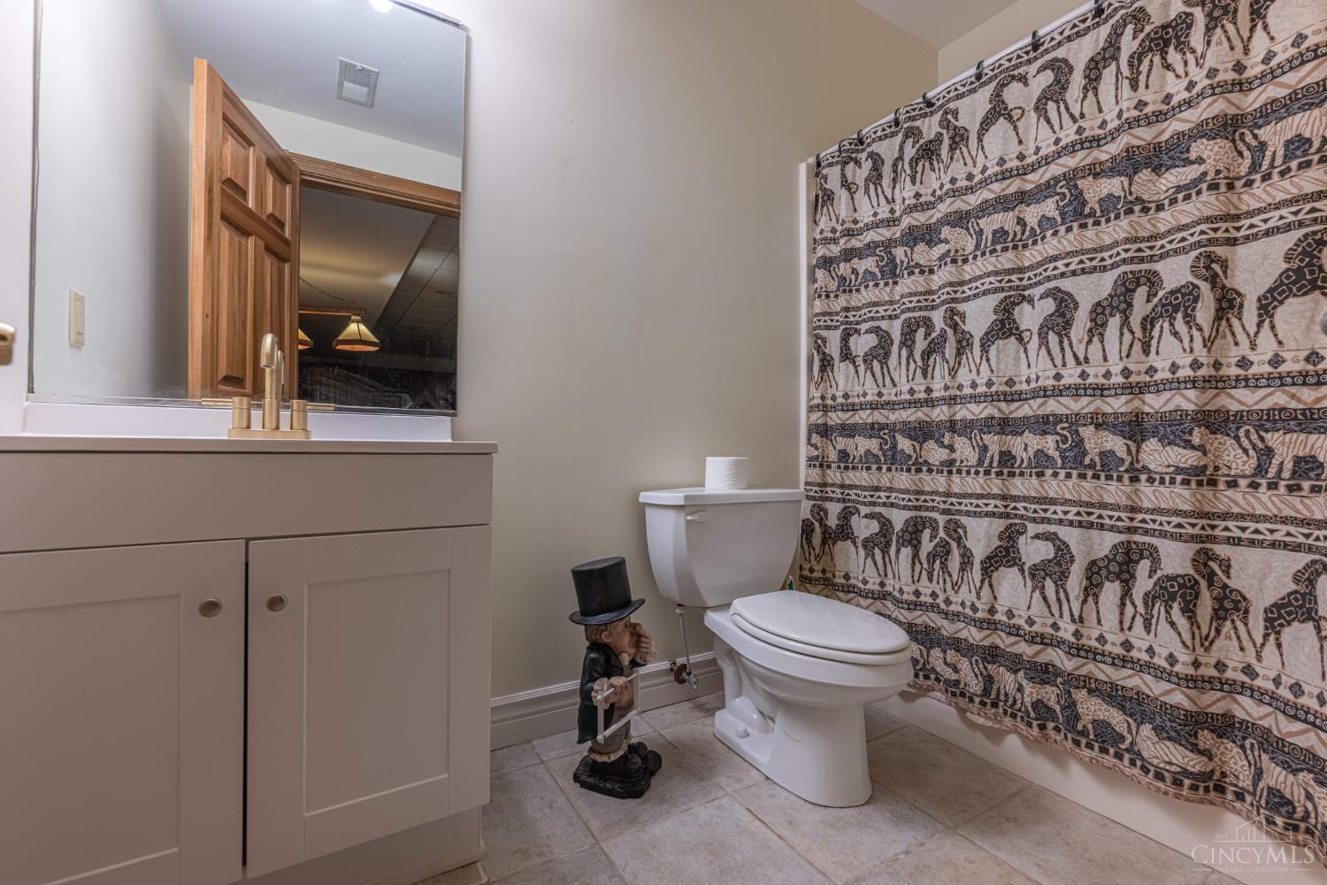 Middletown, Ohio 45042, United States, 4 Bedrooms Bedrooms, ,4 BathroomsBathrooms,Residential,Pending,202950