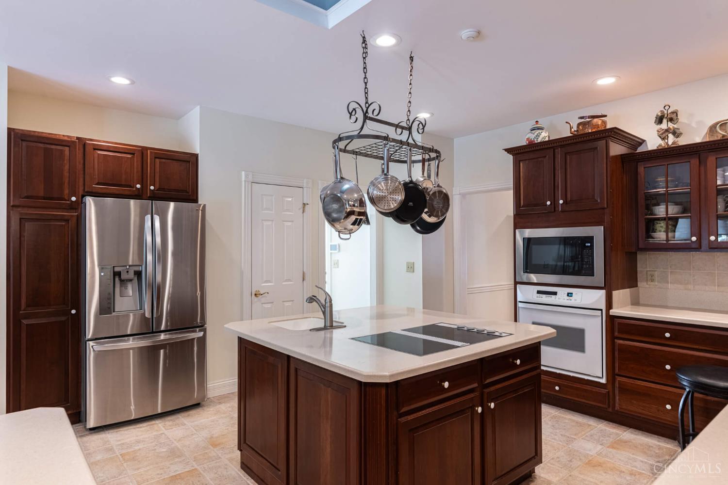 Middletown, Ohio 45042, United States, 4 Bedrooms Bedrooms, ,4 BathroomsBathrooms,Residential,Pending,202950