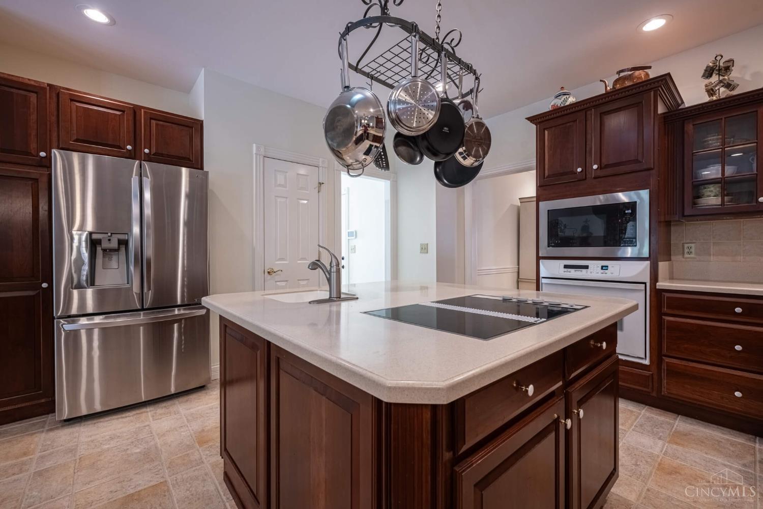 Middletown, Ohio 45042, United States, 4 Bedrooms Bedrooms, ,4 BathroomsBathrooms,Residential,Pending,202950