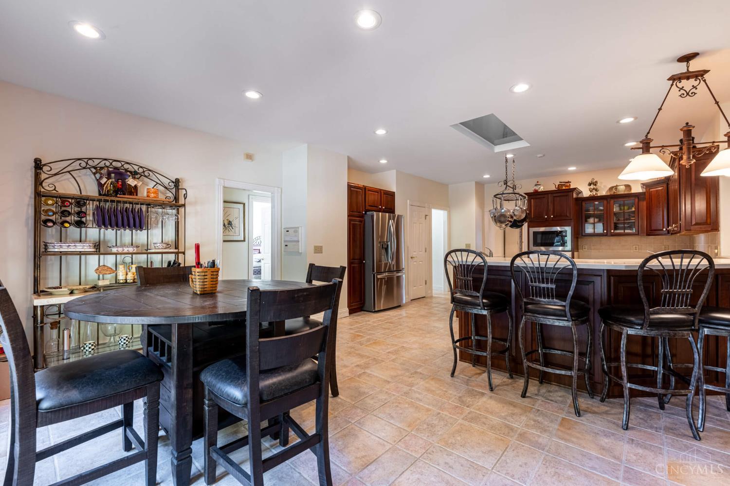 Middletown, Ohio 45042, United States, 4 Bedrooms Bedrooms, ,4 BathroomsBathrooms,Residential,Pending,202950