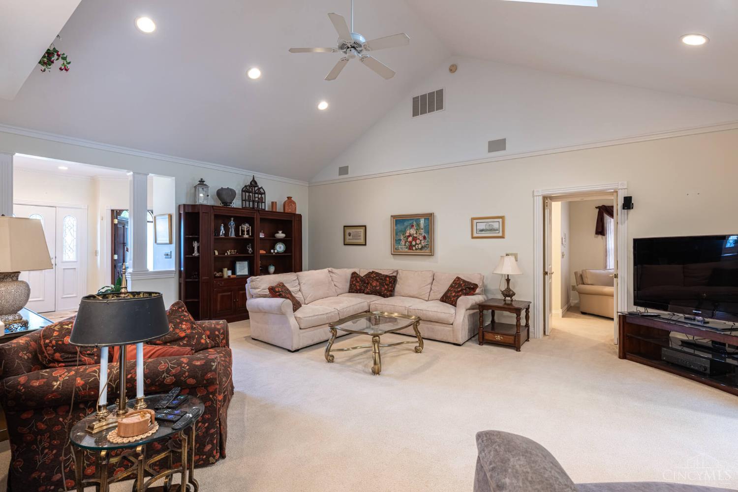 Middletown, Ohio 45042, United States, 4 Bedrooms Bedrooms, ,4 BathroomsBathrooms,Residential,Pending,202950