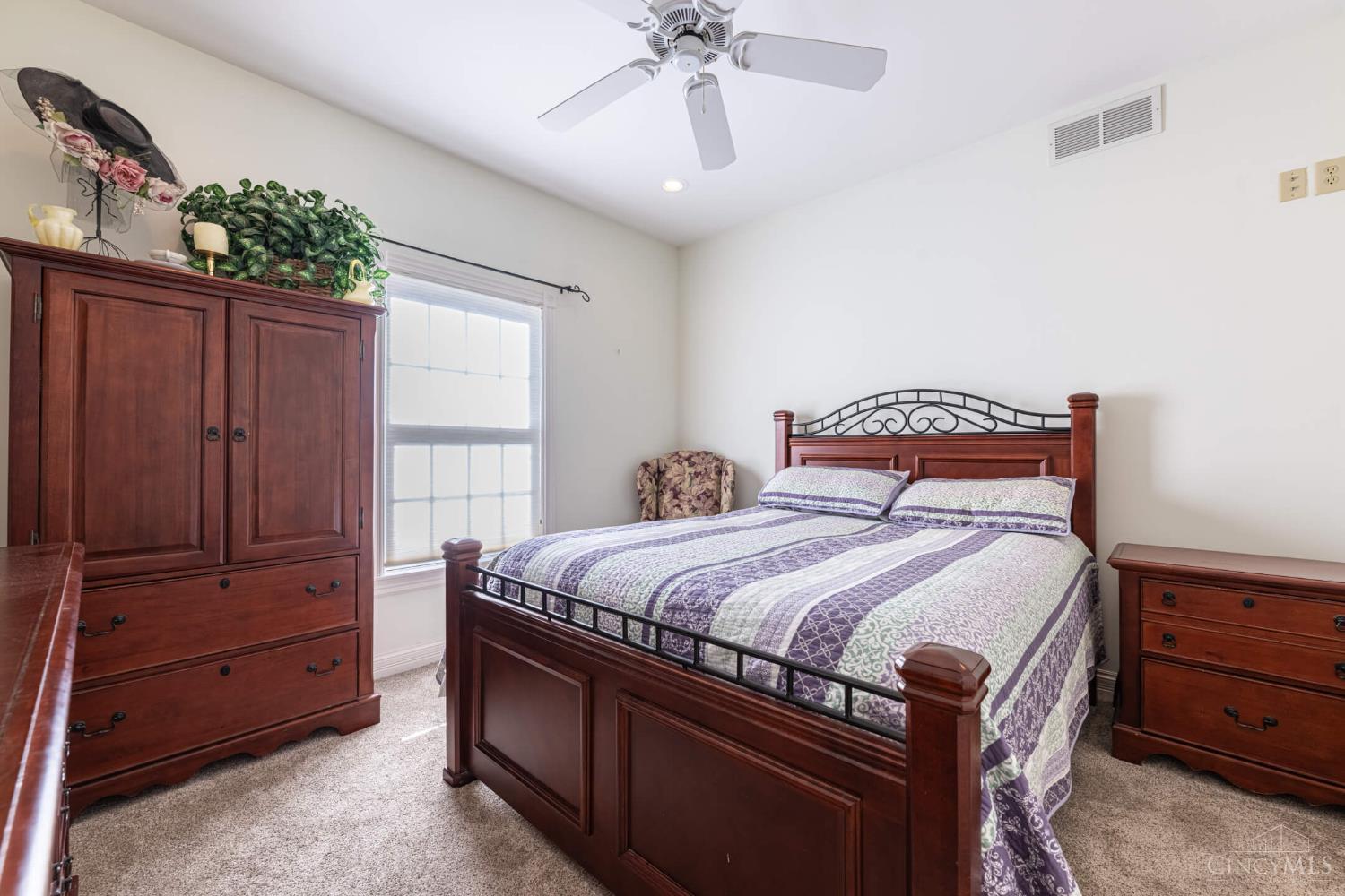 Middletown, Ohio 45042, United States, 4 Bedrooms Bedrooms, ,4 BathroomsBathrooms,Residential,Pending,202950