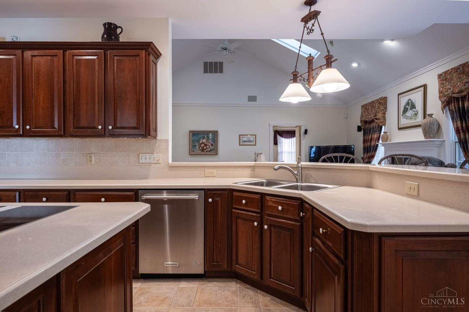 Middletown, Ohio 45042, United States, 4 Bedrooms Bedrooms, ,4 BathroomsBathrooms,Residential,Pending,202950