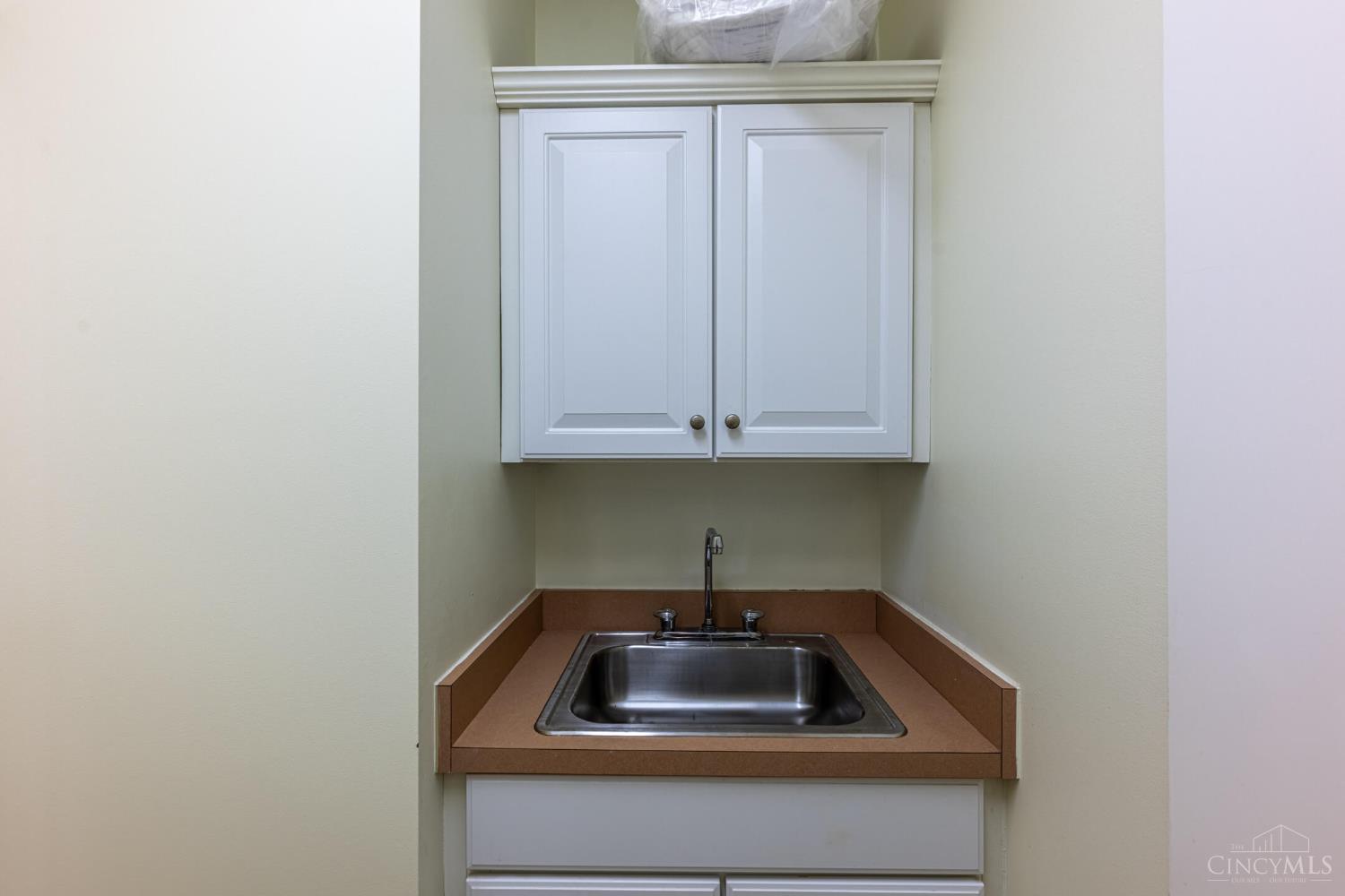 Middletown, Ohio 45042, United States, 4 Bedrooms Bedrooms, ,4 BathroomsBathrooms,Residential,Pending,202950