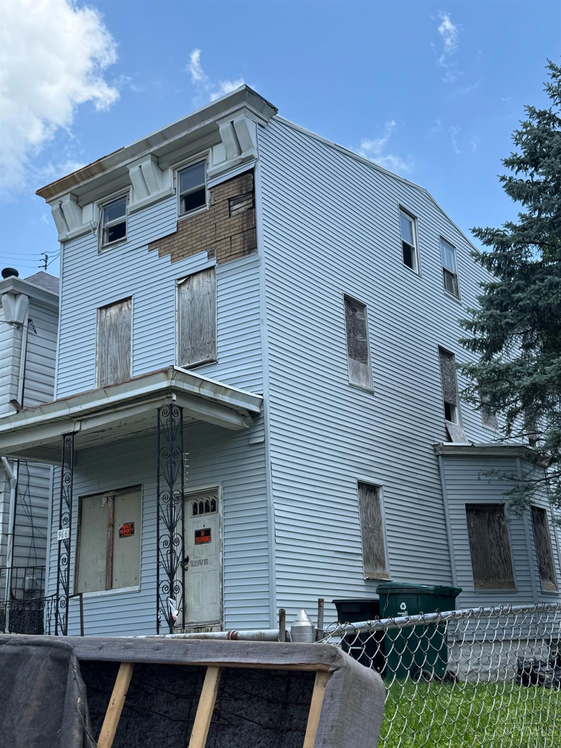 966 Fairbanks Avenue