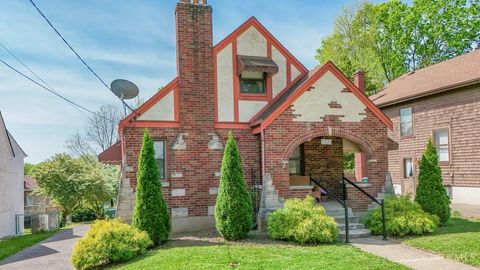 Photo of 6229 Beechcrest Place, Cincinnati, OH 45230 (MLS # 1876083)