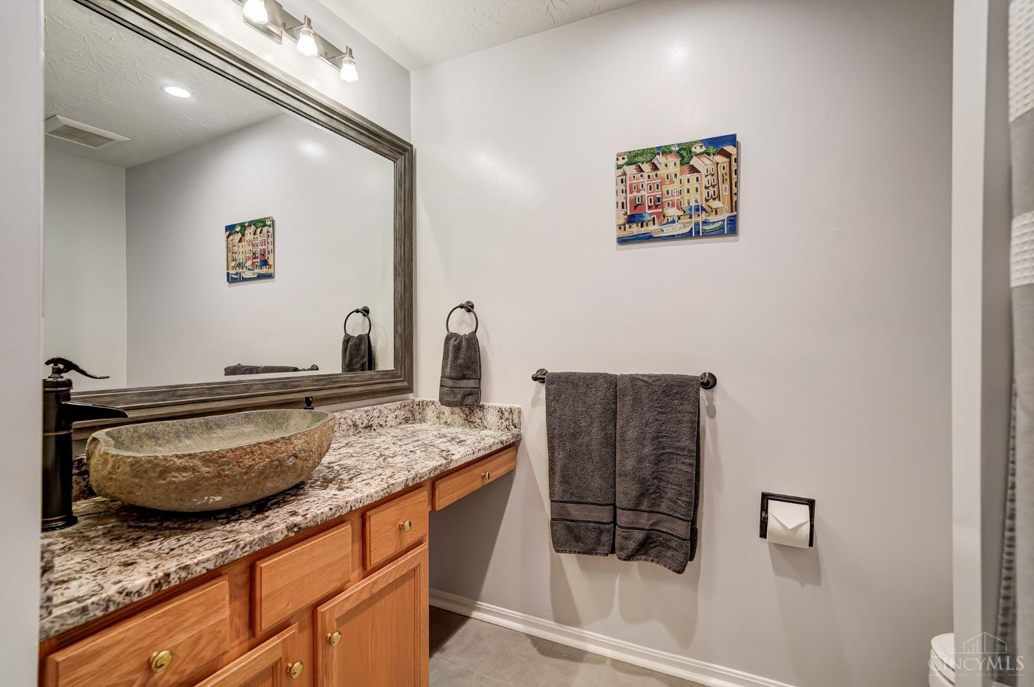 4076 East Village Drive, Mason, Ohio image 18