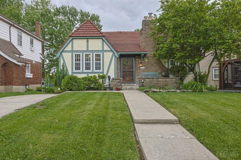 Photo of 3111 Parkview Avenue, Cincinnati, OH 45213 (MLS # 1877860)