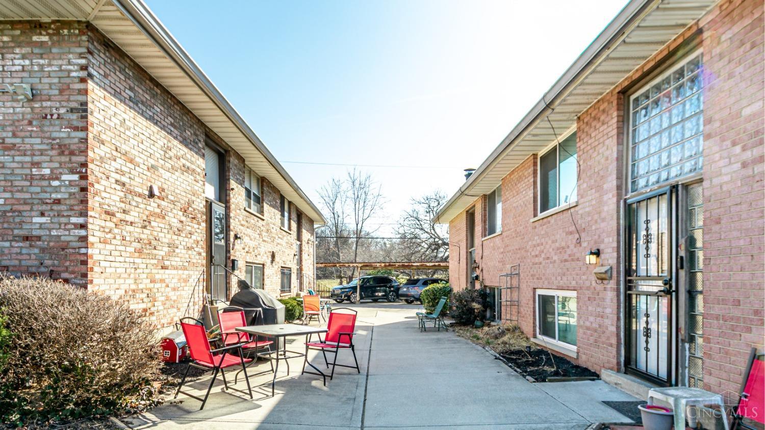 6024 Ridgeacres Drive #B, Golf Manor, Ohio image 4