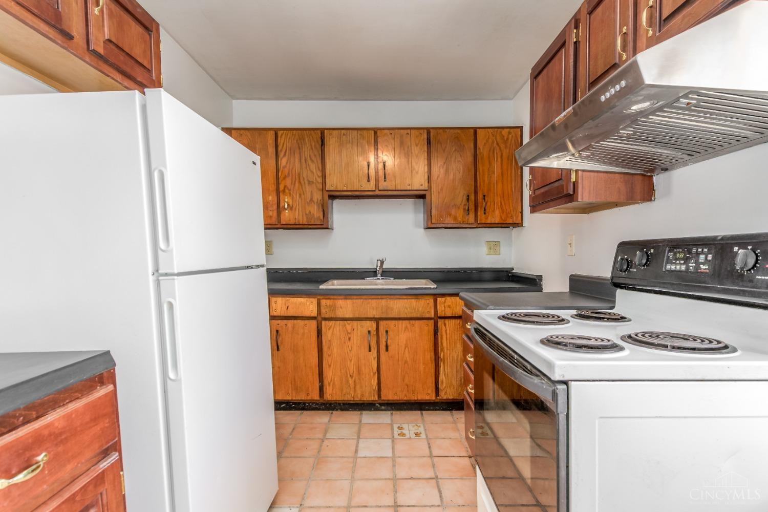 6024 Ridgeacres Drive #B, Golf Manor, Ohio image 11