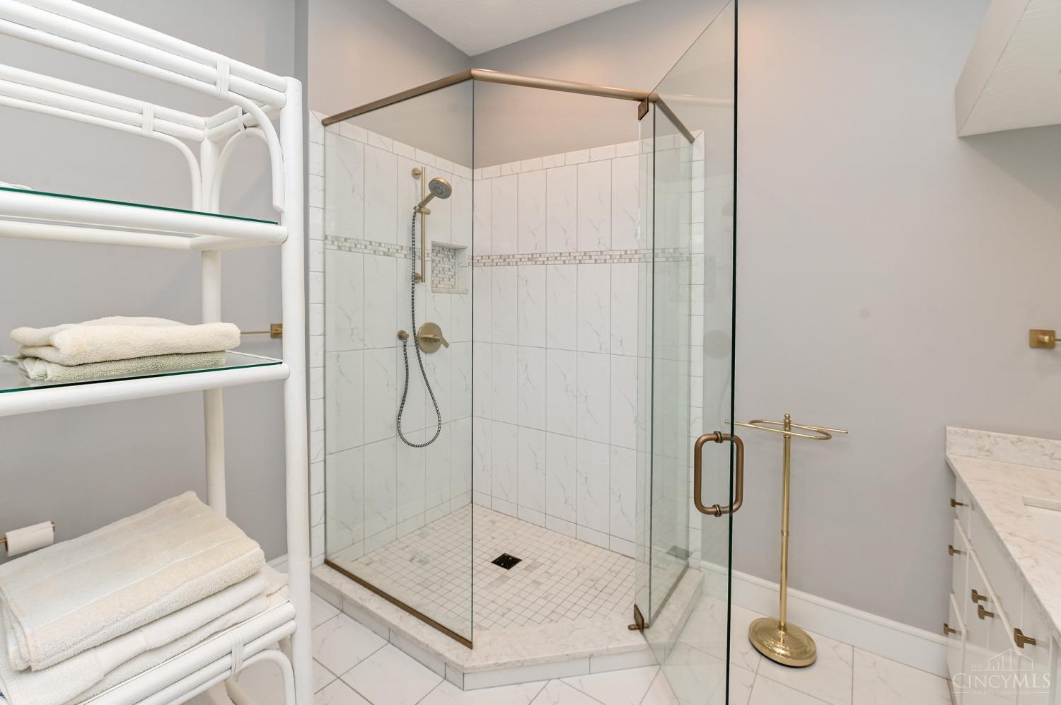 2498 Walnutview Court, Cincinnati, Ohio image 24