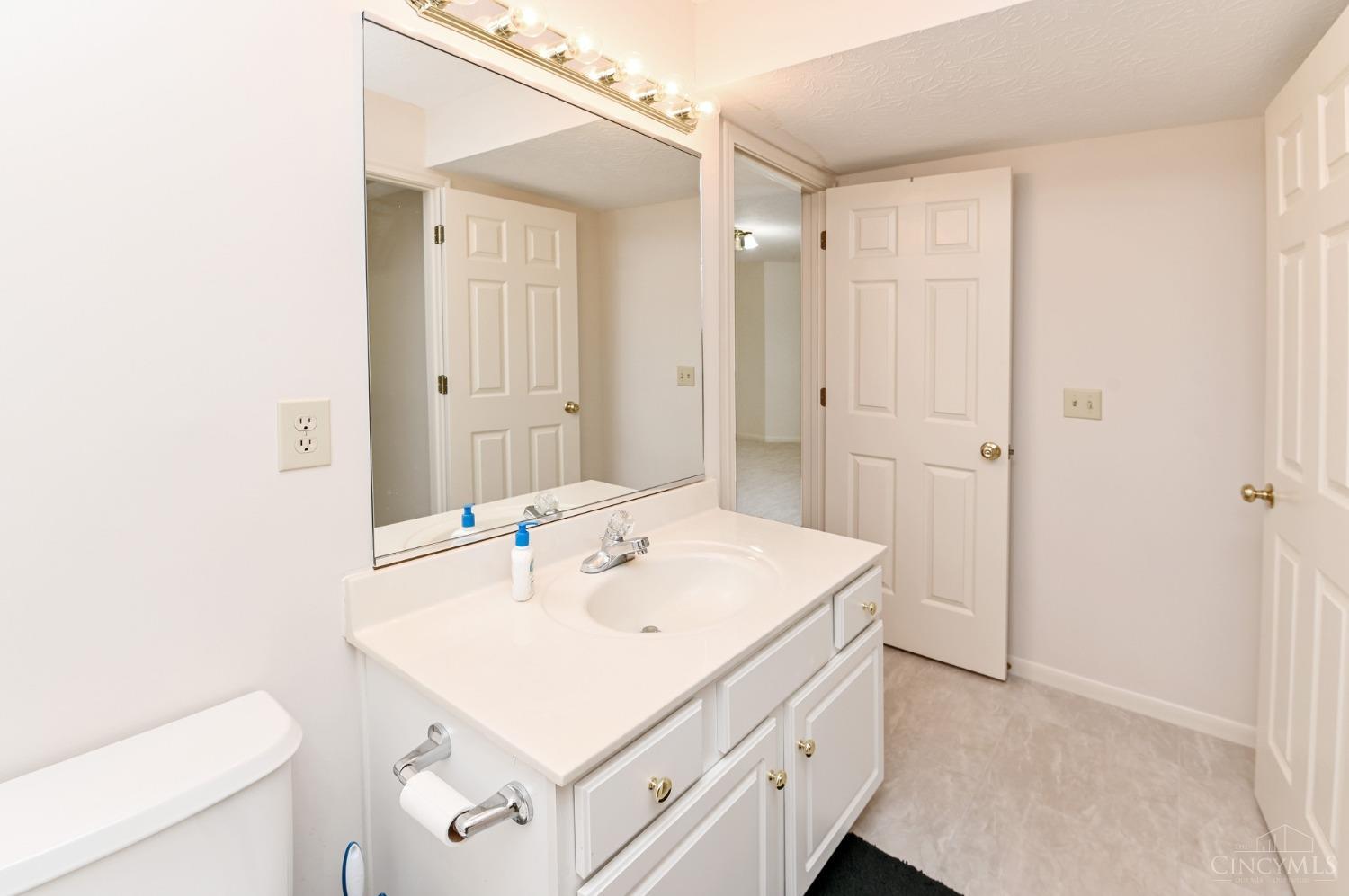 2498 Walnutview Court, Cincinnati, Ohio image 40