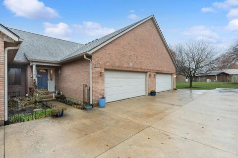 Photo of 332 Leyland Park Drive, Wilmington, OH 45177 (MLS # 1863121)