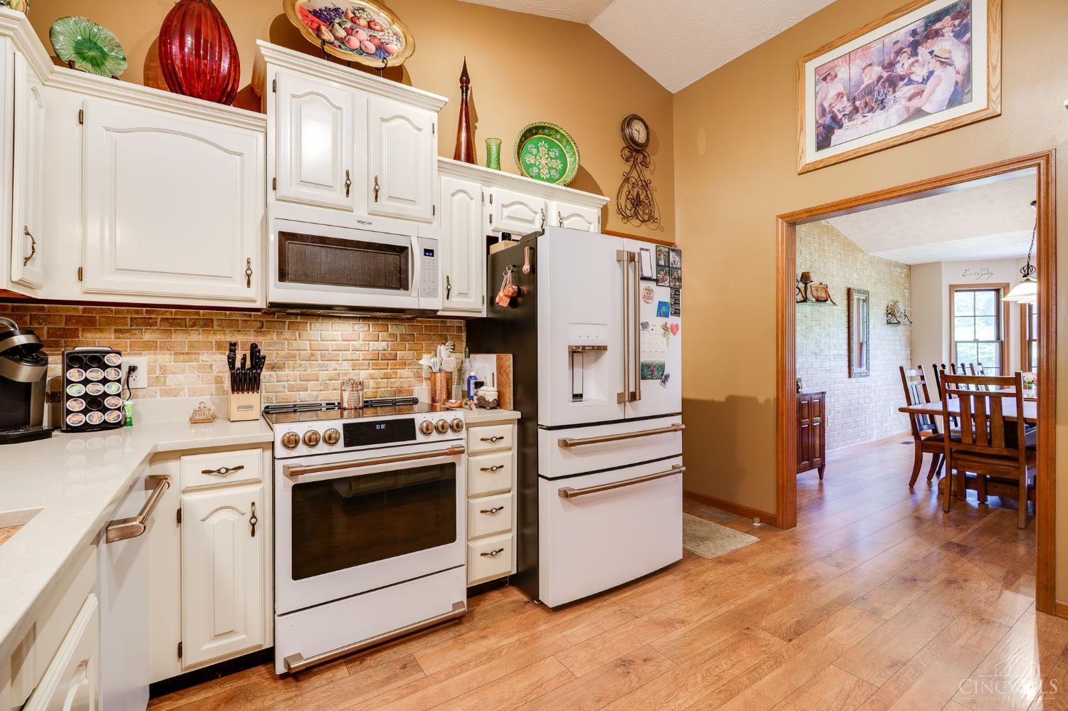 4459 Thornview Drive, Salem, Ohio image 17
