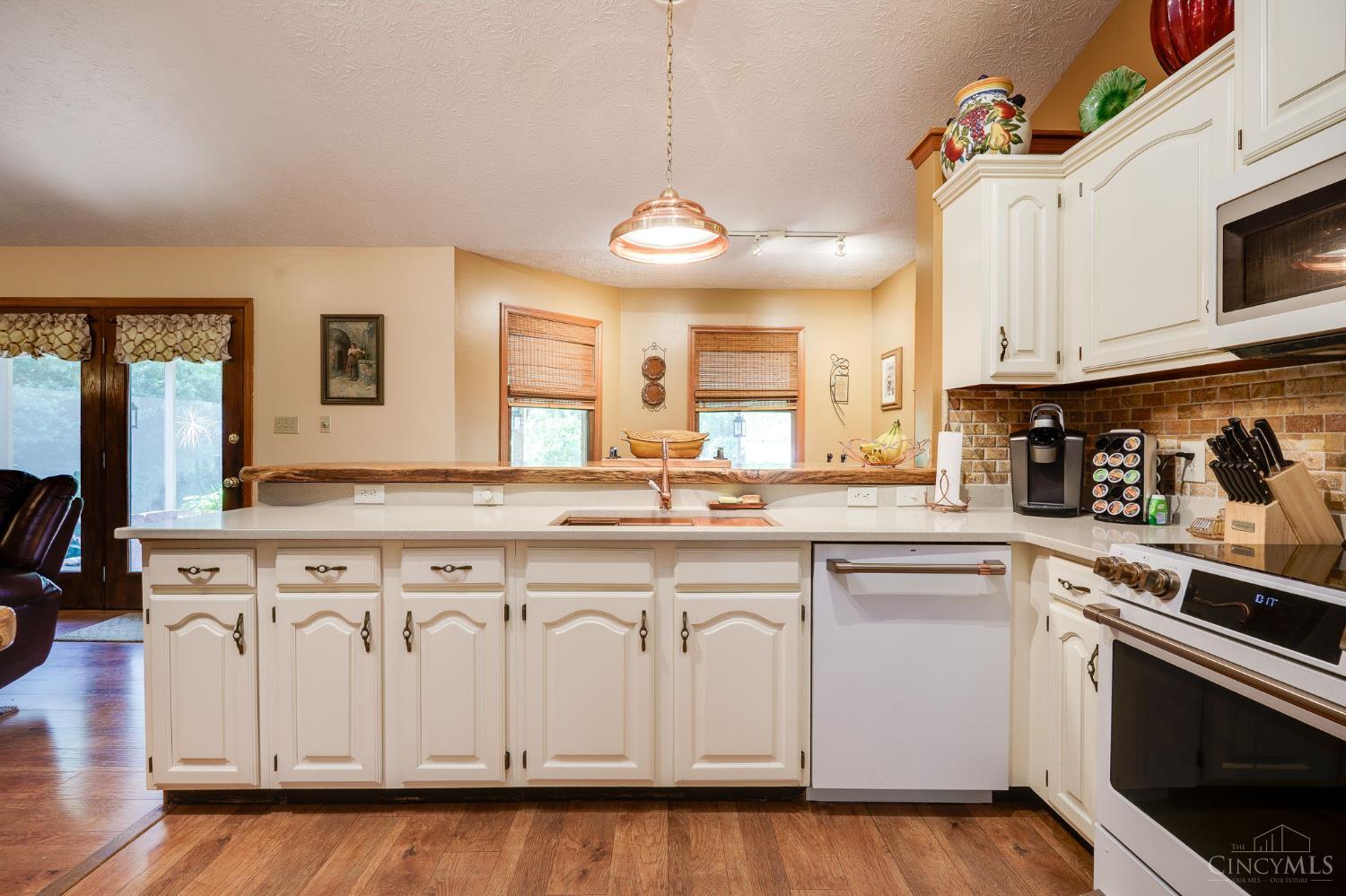 4459 Thornview Drive, Salem, Ohio image 16